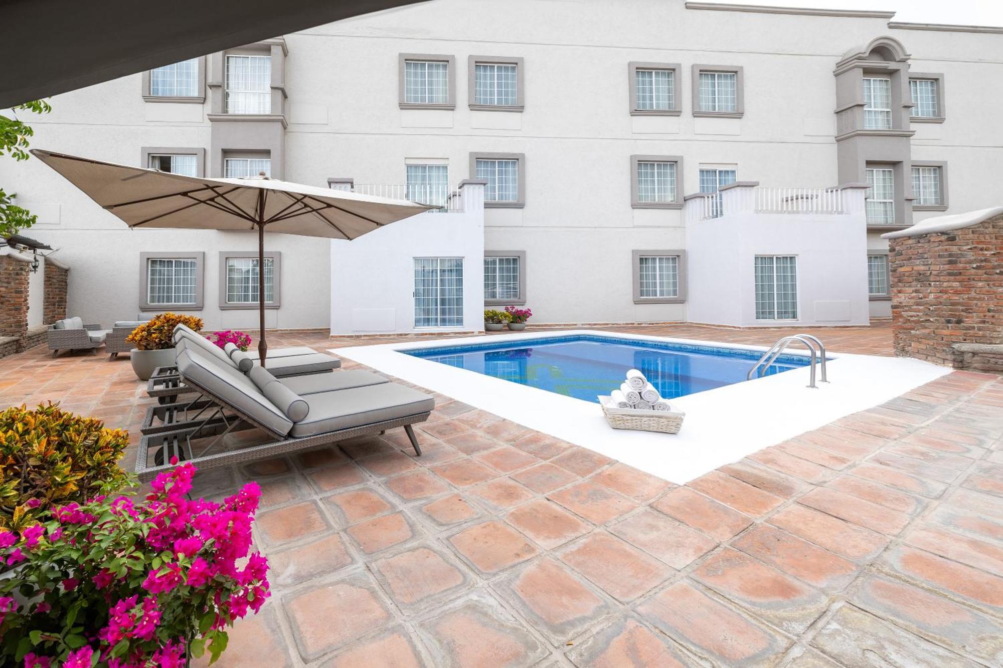 Hotel Suites Mexico Plaza Leon Campestre Bagian luar foto