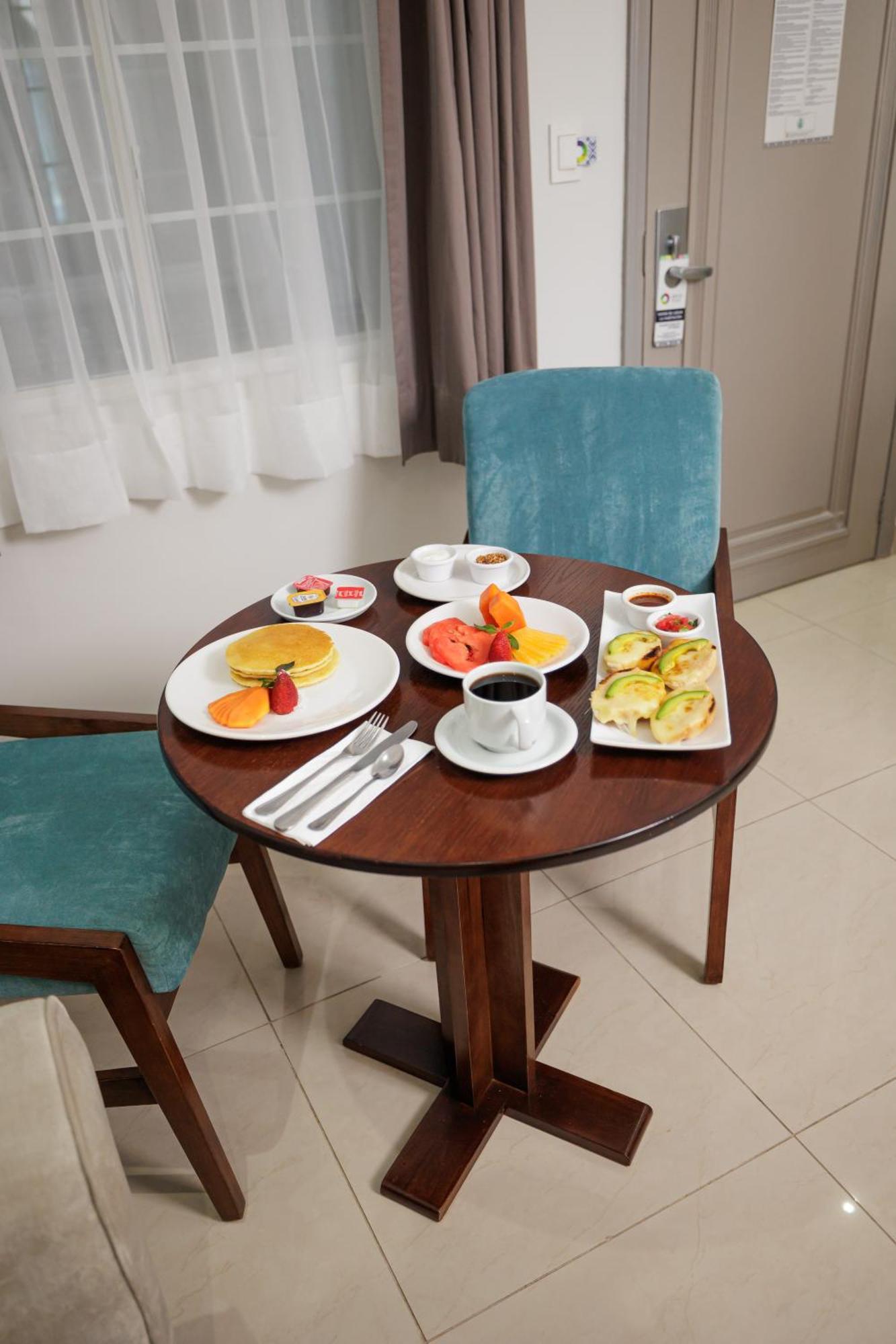 Hotel Suites Mexico Plaza Leon Campestre Bagian luar foto