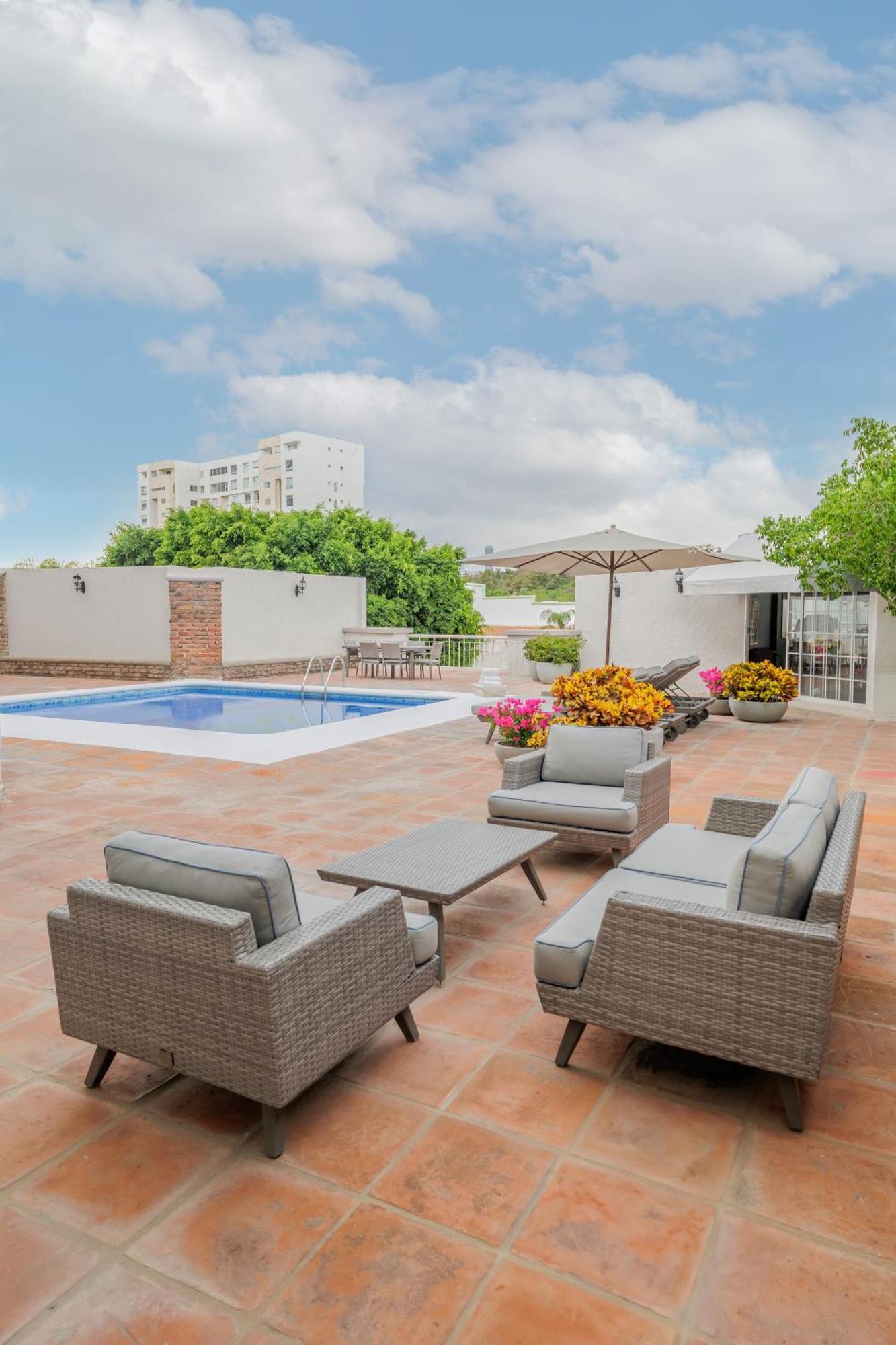 Hotel Suites Mexico Plaza Leon Campestre Bagian luar foto