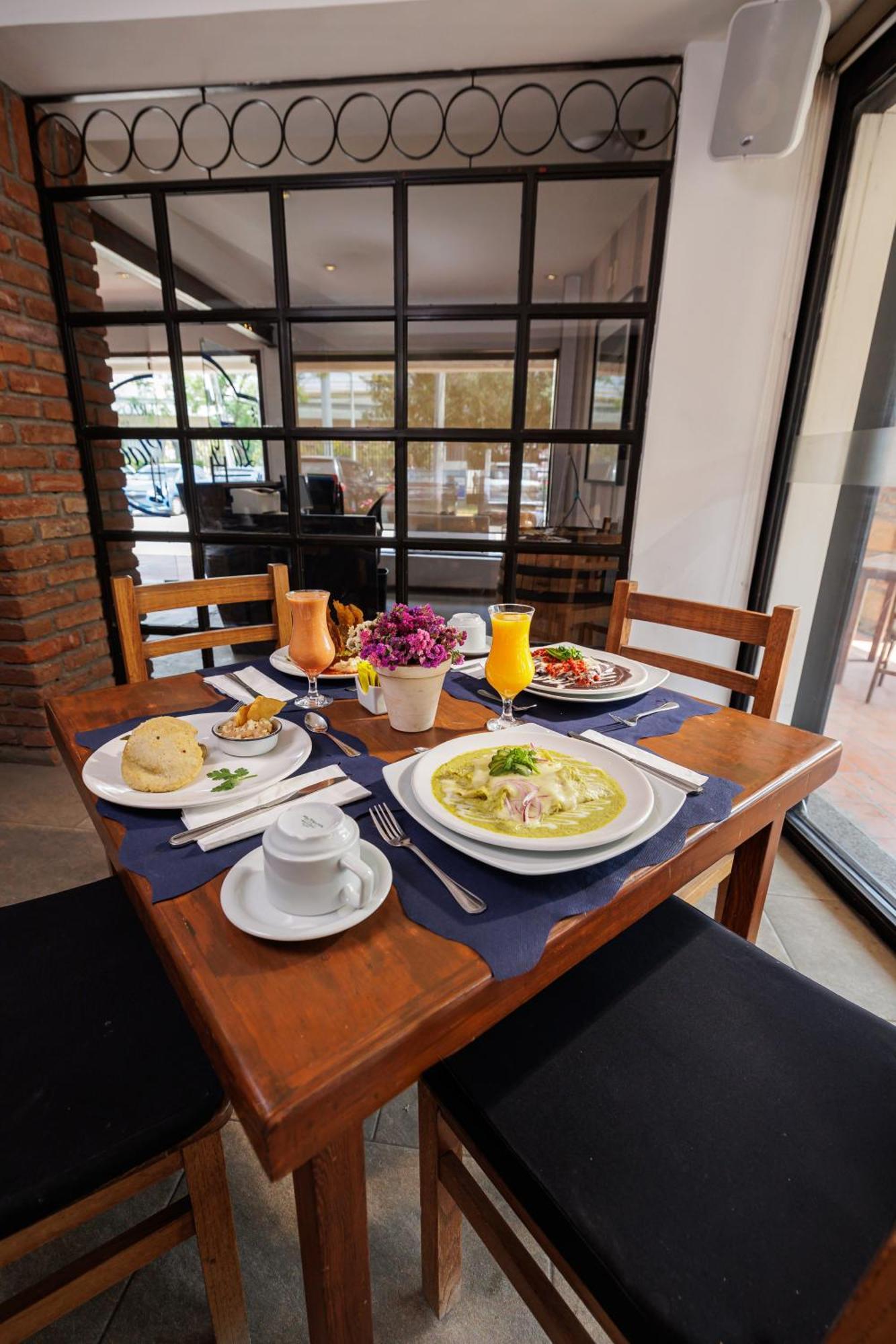 Hotel Suites Mexico Plaza Leon Campestre Bagian luar foto