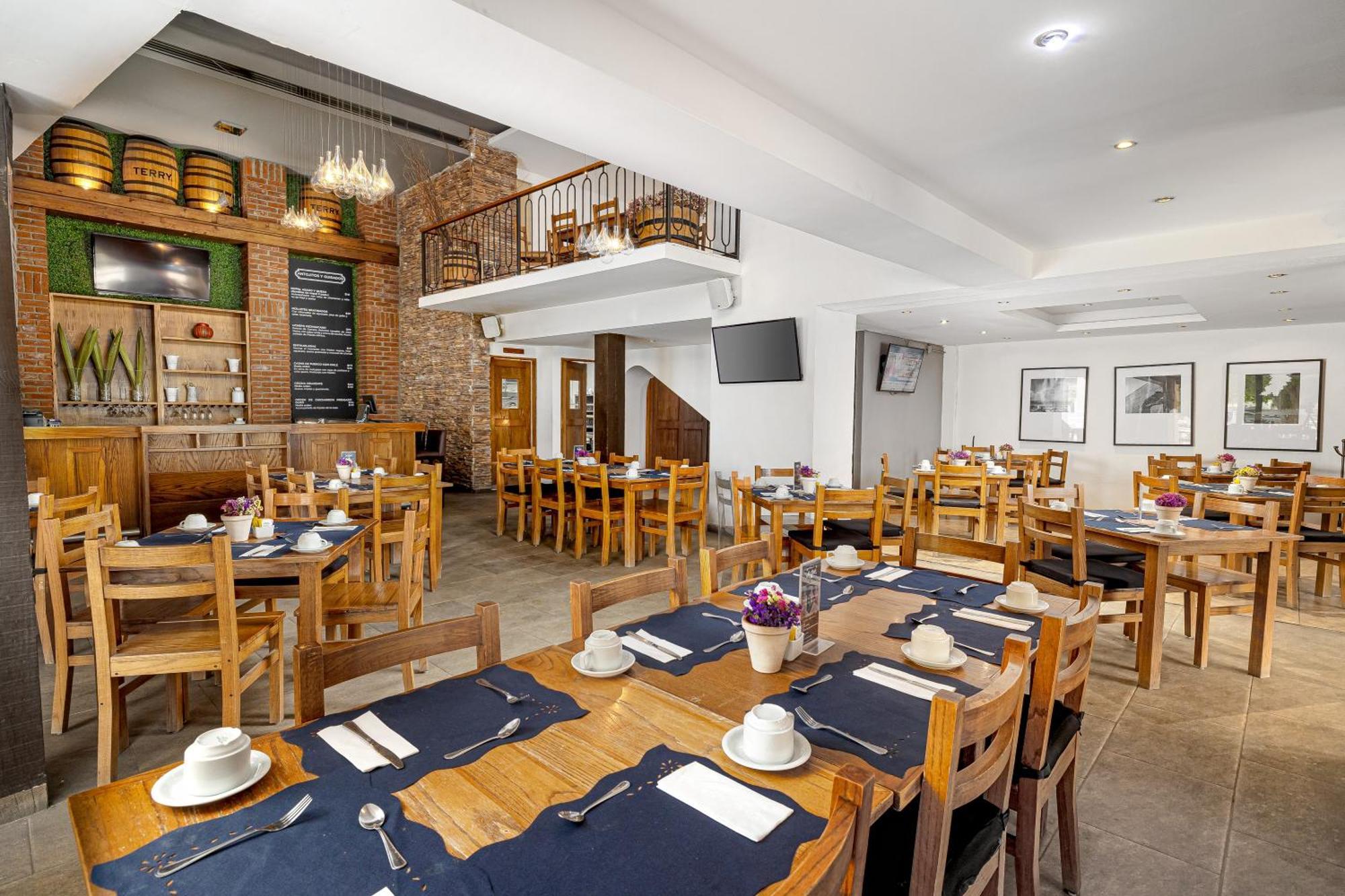 Hotel Suites Mexico Plaza Leon Campestre Bagian luar foto