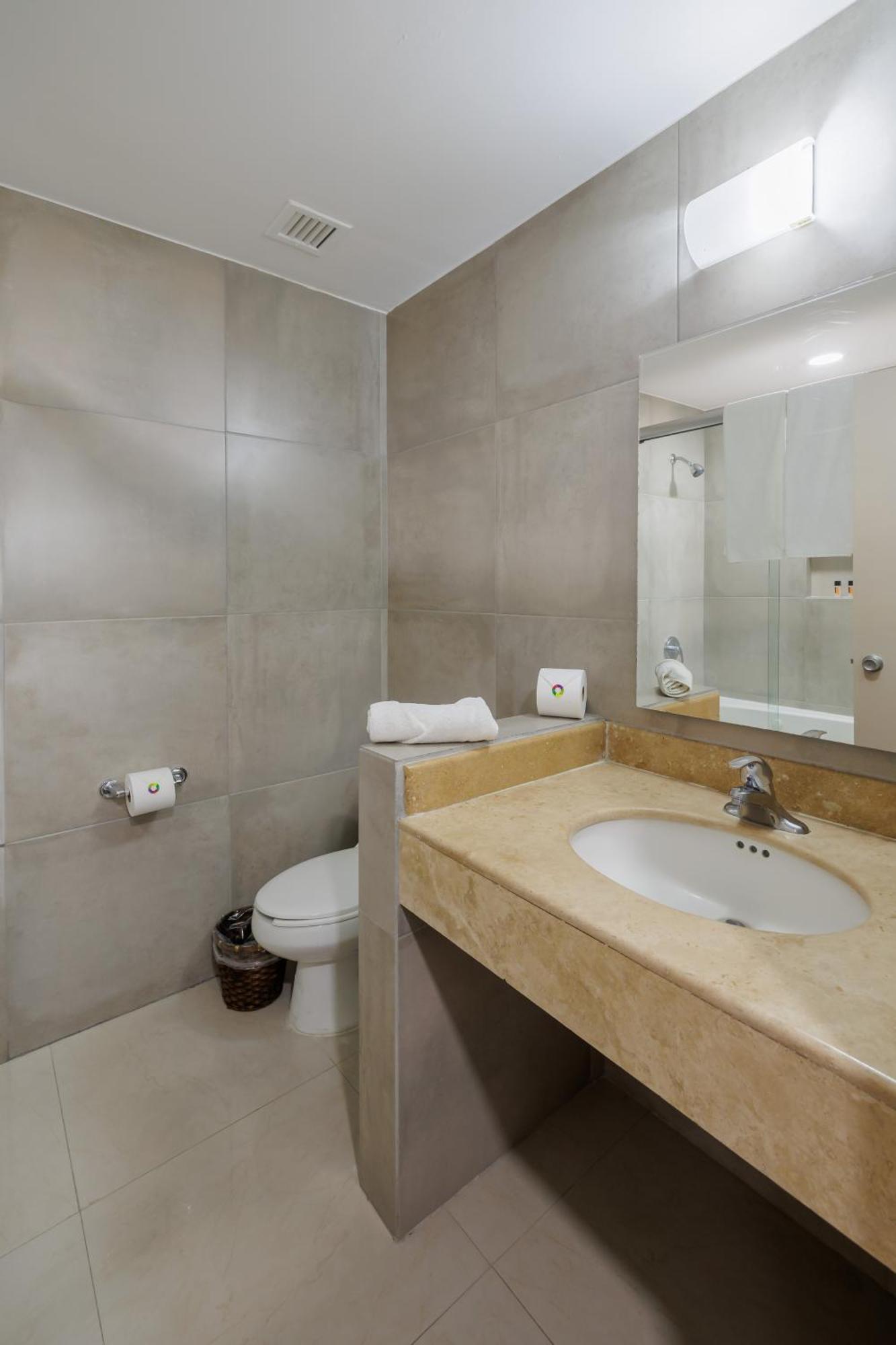 Hotel Suites Mexico Plaza Leon Campestre Bagian luar foto